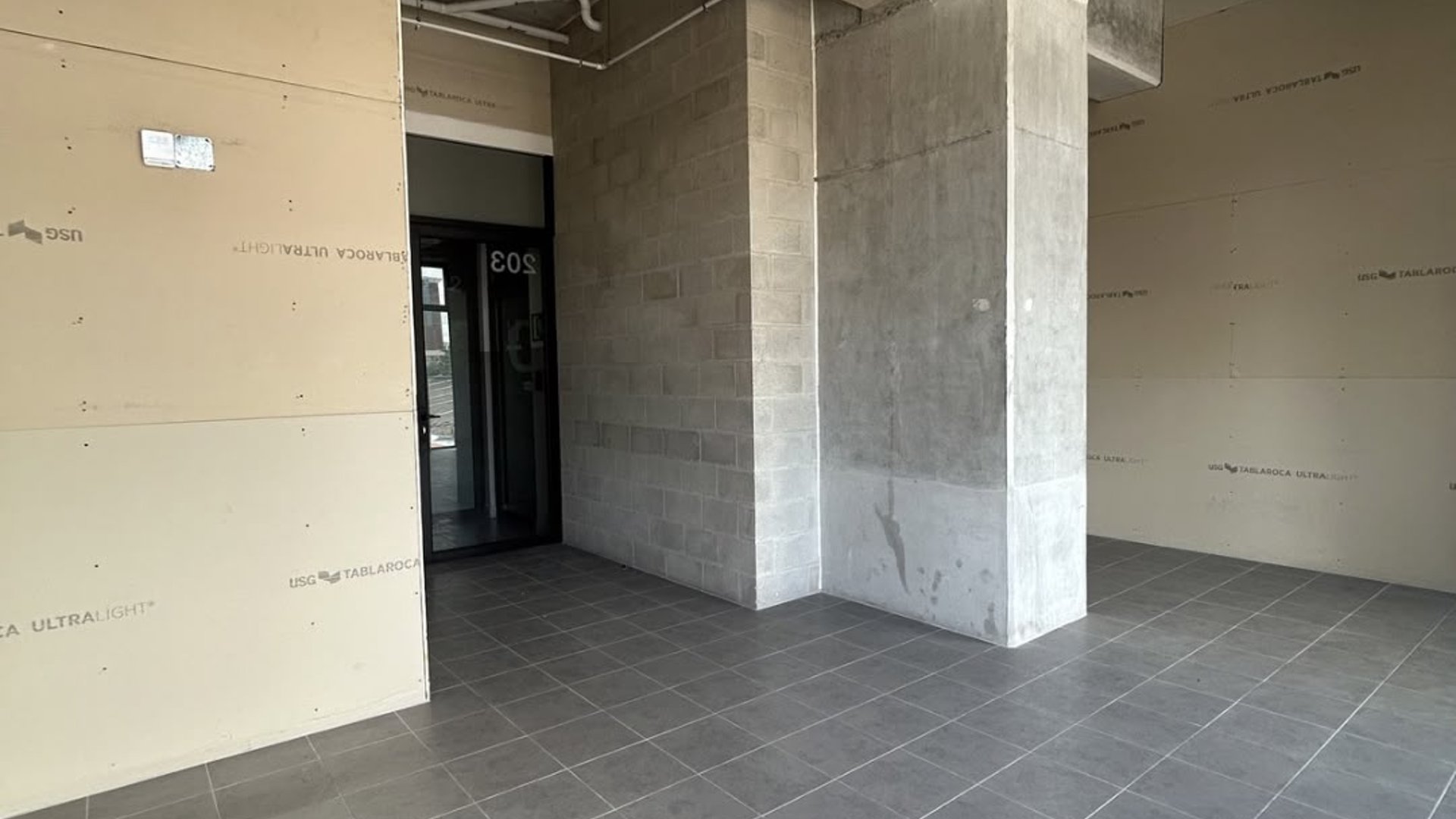 Local u oficina en renta en zona 10 para estrenar - Miniatura 5