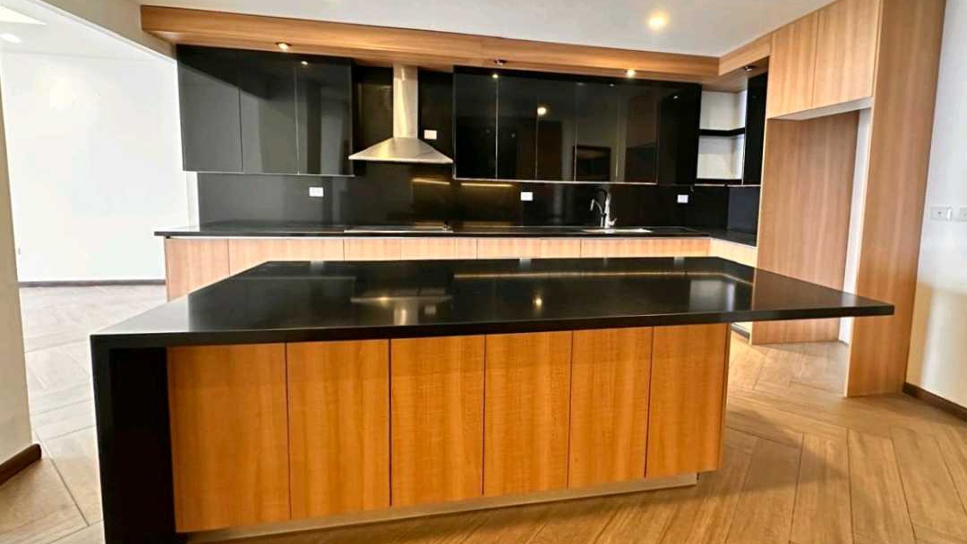 APARTAMENTO EN ALQUILER???? Edificio Boutique, Zona 15 - Miniatura 2