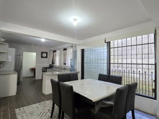 Casa con Jardín en Venta San Lucas Sacatepéquez - 5