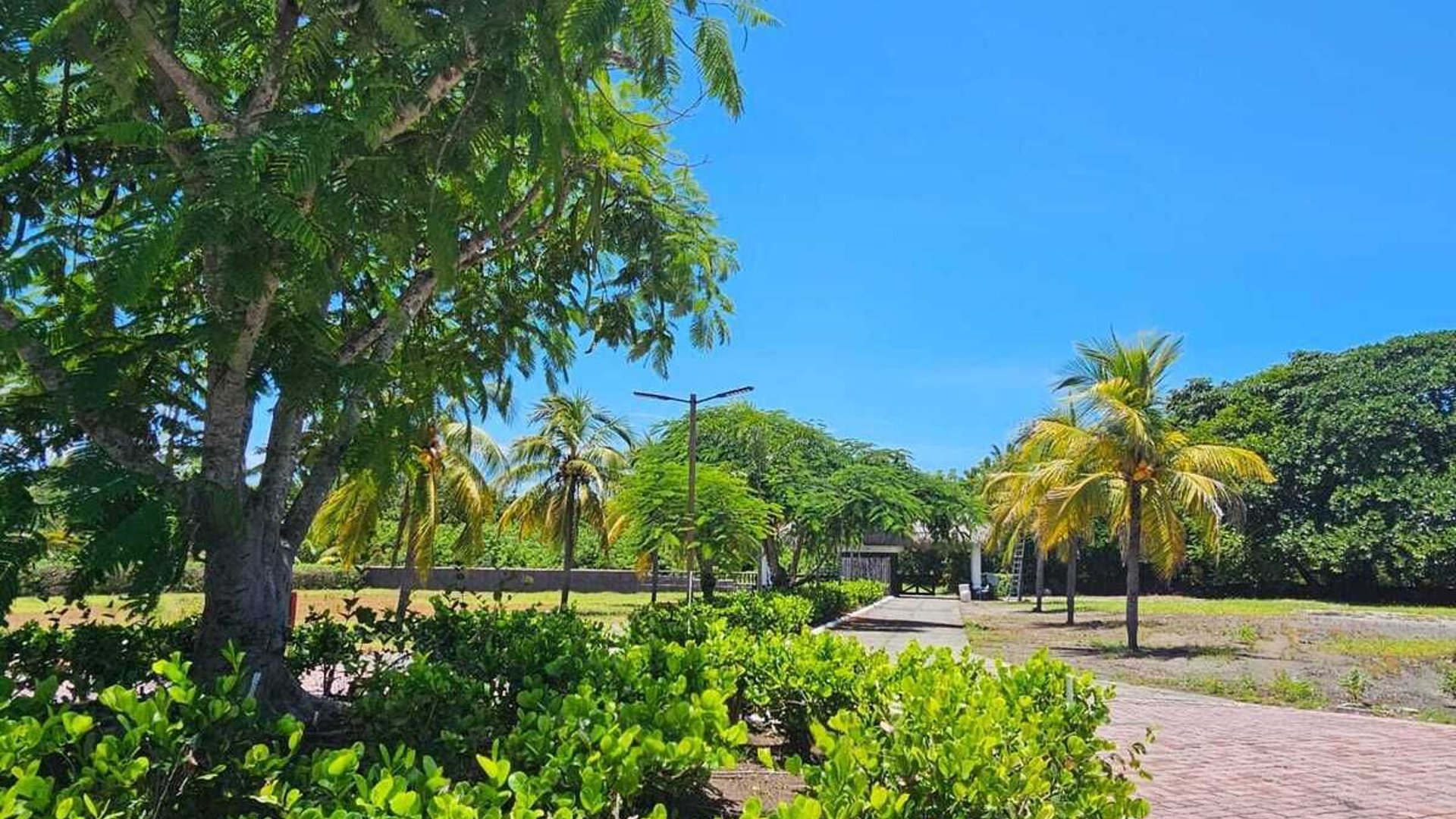 Terrenos en VENTA en condominio Monterrico