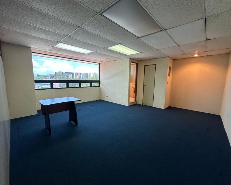 OFICINA EN EDIFICIO TORRE CRISTAL ZONA 9