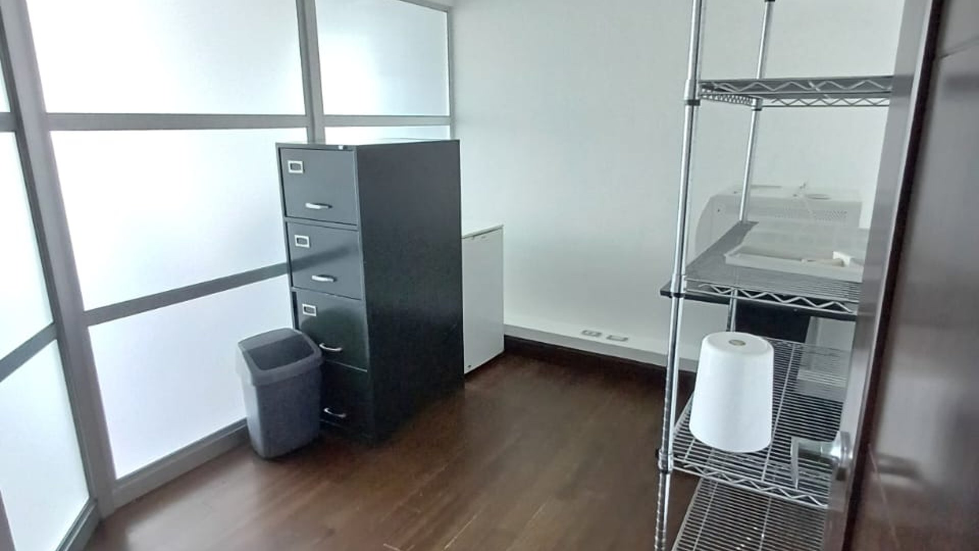 Oficina o clinica en venta, El Patio zona 4. - Miniatura 2