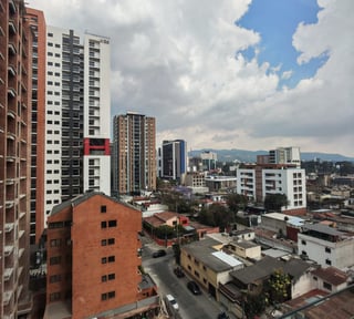 Apartamento amueblado en venta zona 10 BIKO