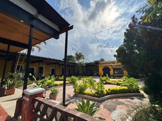 Terreno en VENTA con casa Antigua en San Lucas Tolimán, Atitlán - Image 1