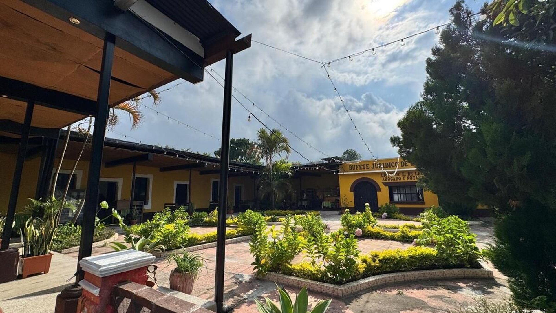 Terreno en VENTA con casa Antigua en San Lucas Tolimán, Atitlán