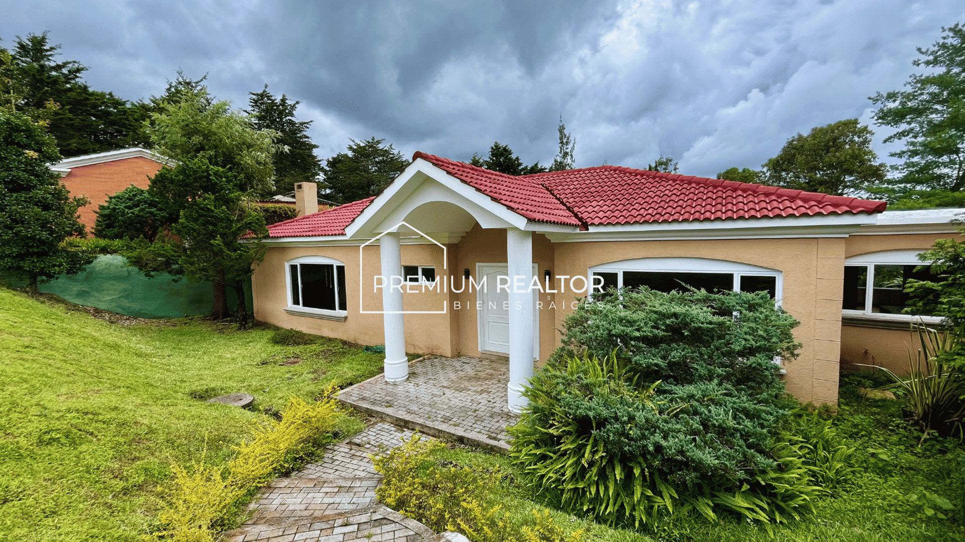 Luxurious 4-Bedroom House with Garden in Casa & Campo, Fraijanes - Rent $2800 - Miniatura 3