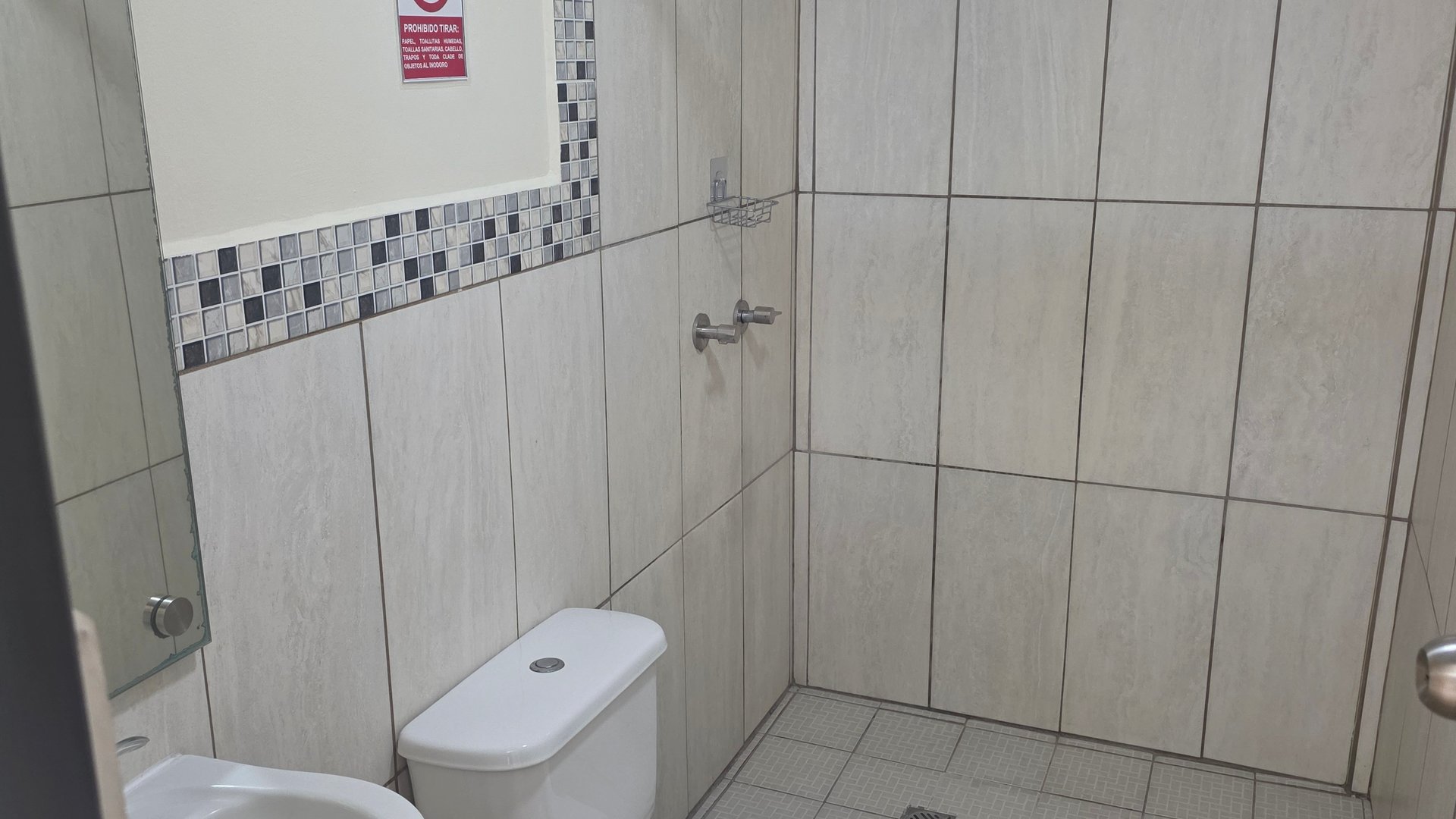 PRECIOSO Y FUNCIONAL APARTAMENTO PARA ESTUDIANTE TRABAJADOR - Miniatura 4