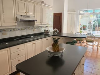 Lujosa Residencia en Venta - Zona 16, Ciudad de Guatemala - Image 4