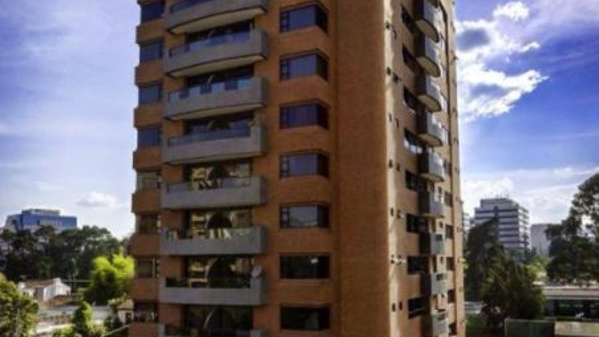 Apartamento en Renta en Edificio Altos de Santa Clara Zona 10 de 3 Habitaciones