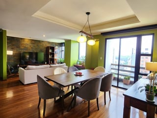 Amplio Apartamento en zona 10 en Alquiler - Image 8