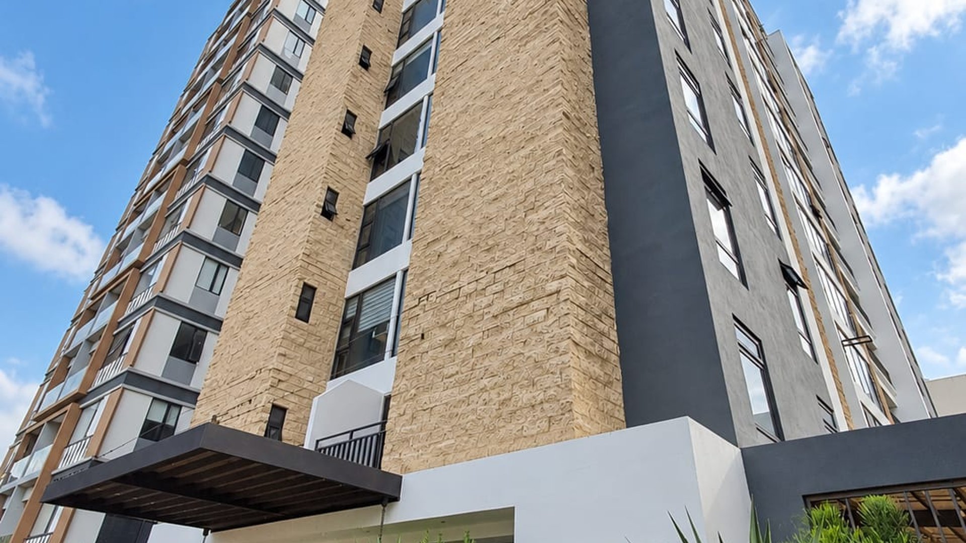 📍 APARTAMENTO EN RENTA – 1 HABITACIÓN | EDIFICIO TRES 15 | ZONA 13