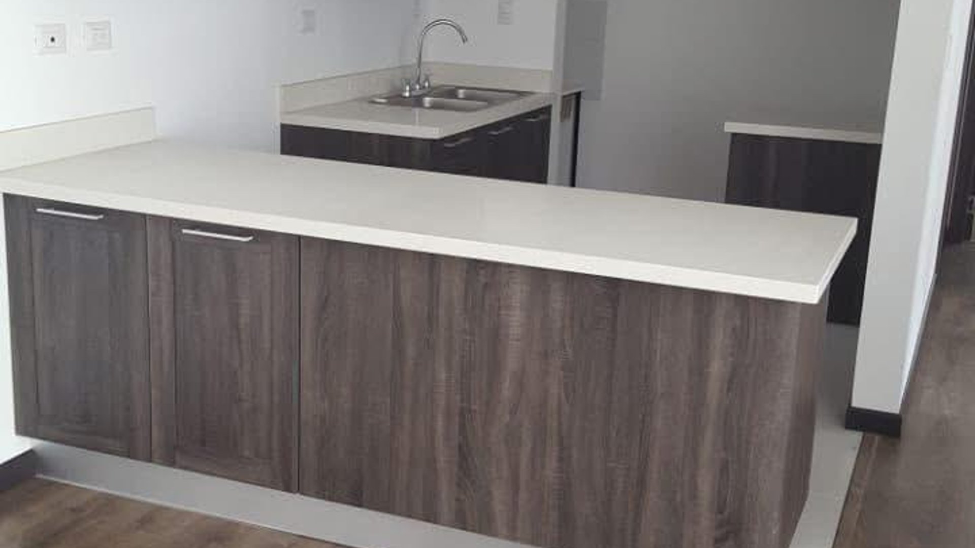 Apartamento en renta nivel bajo de 3 habitaciones en zona 7 Ref-5487