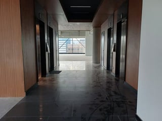 Oficina en Renta – Avenida Reforma, Zona 10 - 5