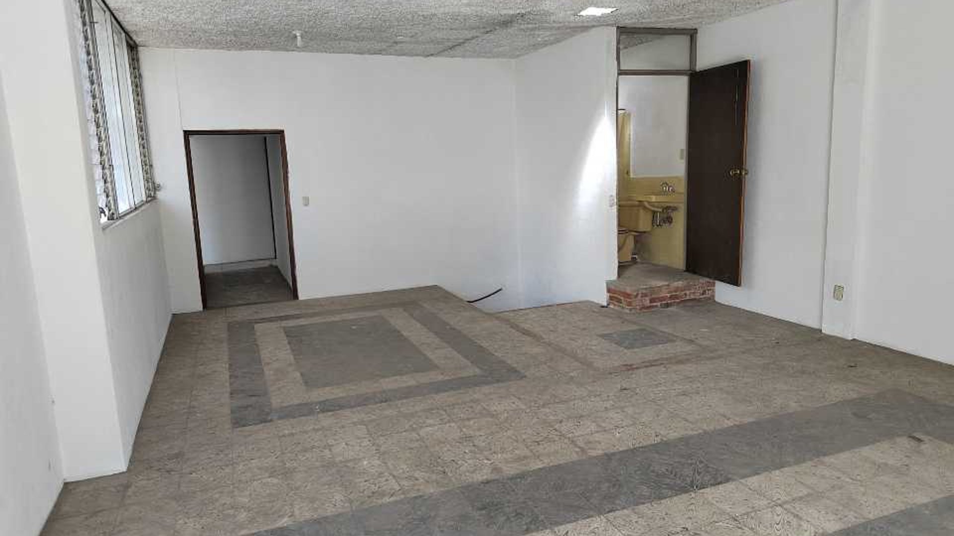 Alquilo casa para bbodega - Image 1
