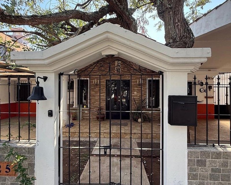 Linda Casa Estilo Colonial de 1 Nivel en Venta – Jardines de San Isidro, zona 16