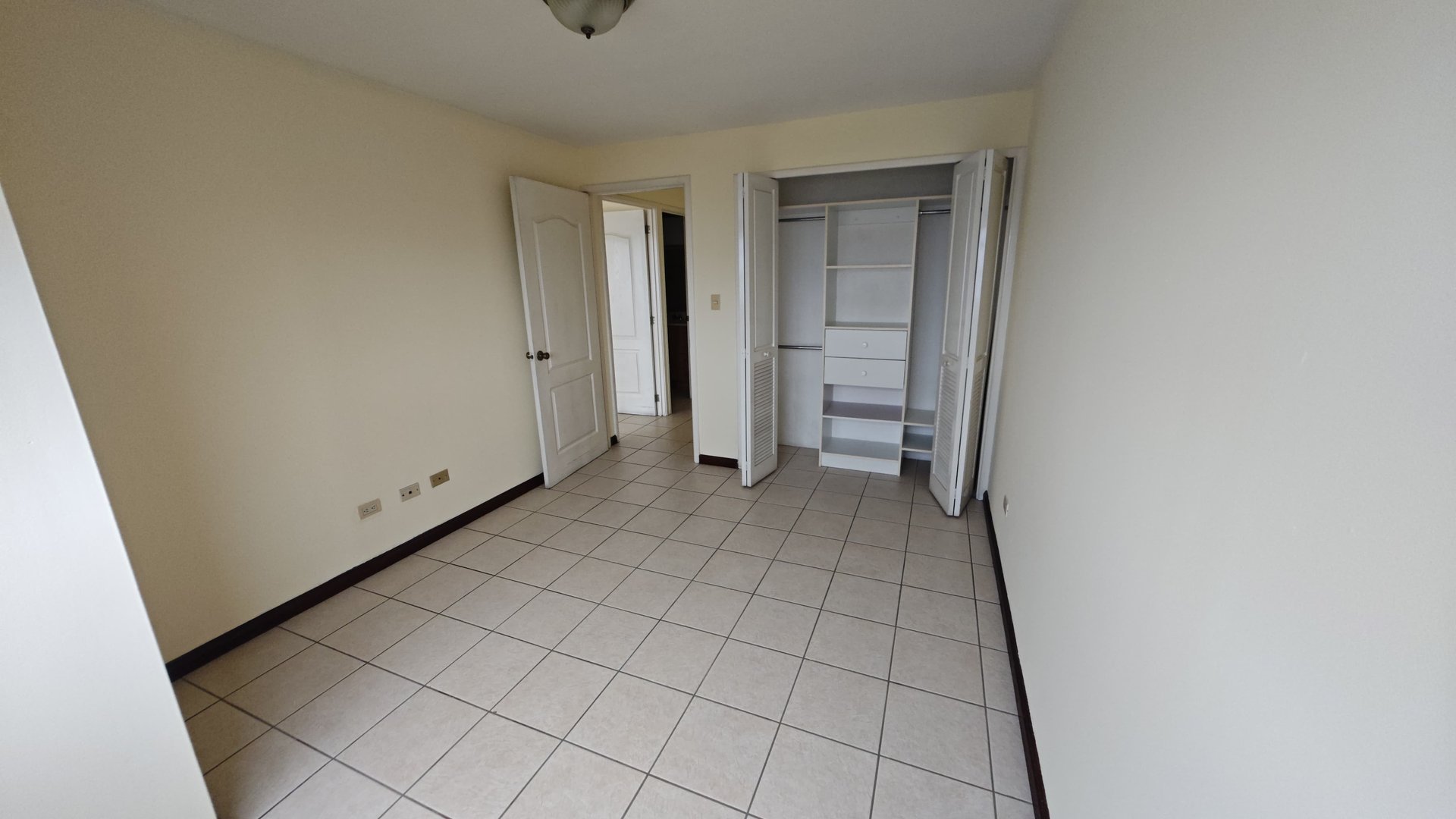???? APARTAMENTO EN RENTA – 2 HAB |SANTORINI AMÉRICAS | ZONA 14 - Miniatura 7