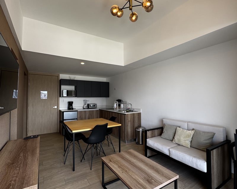 Apartamento Amueblado en venta en Zona 10 Nivel Medio