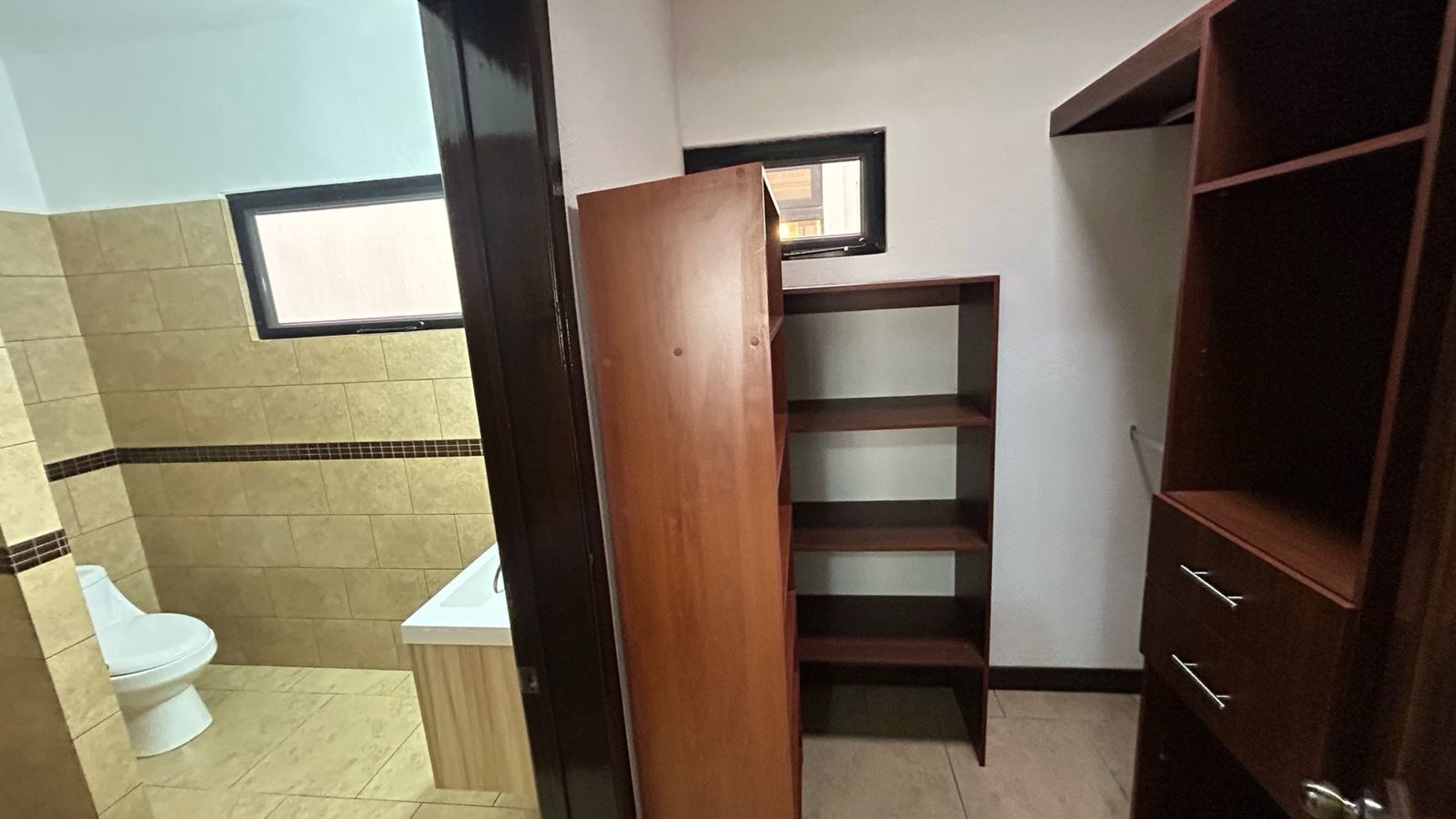 Alquiler de casa en zona 15 VH1 para oficinas ideal - Miniatura 16