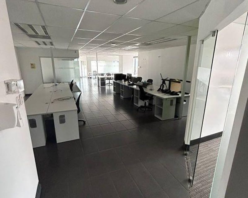 Oficina en venta, Desing Center zona 10.