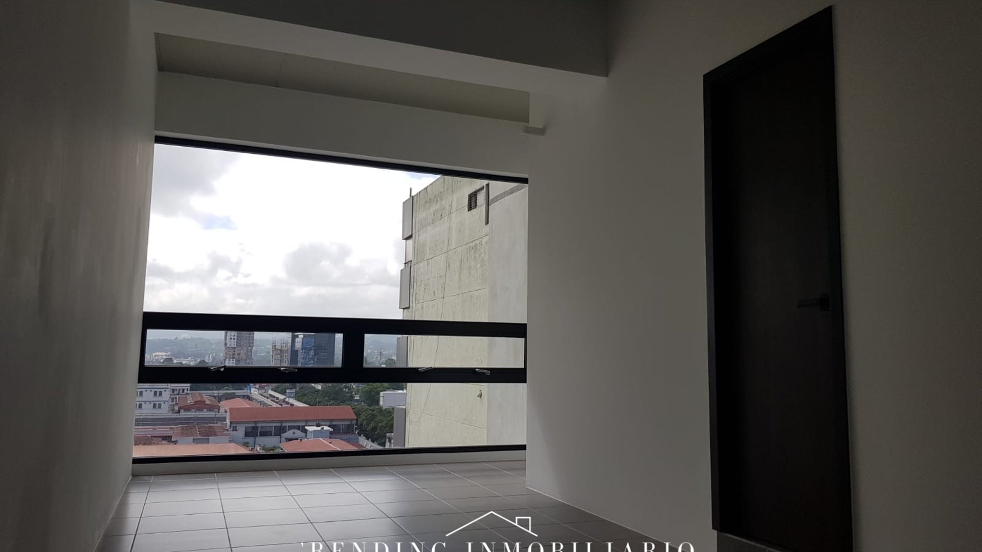 Oficina en renta edificio Nova Zona 9, 40 m² - Miniatura 4