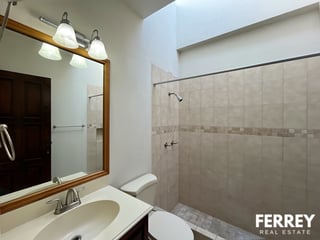 Casa grande en renta en zona 16 Kanajuyu 2 - Image 17