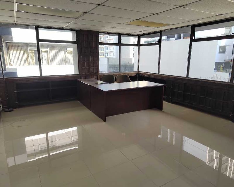Alquilo Oficina edificio Reforma Montúfar zona 10