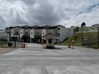 Casa en Venta en Zona 2 de Villa Nueva - Image 1