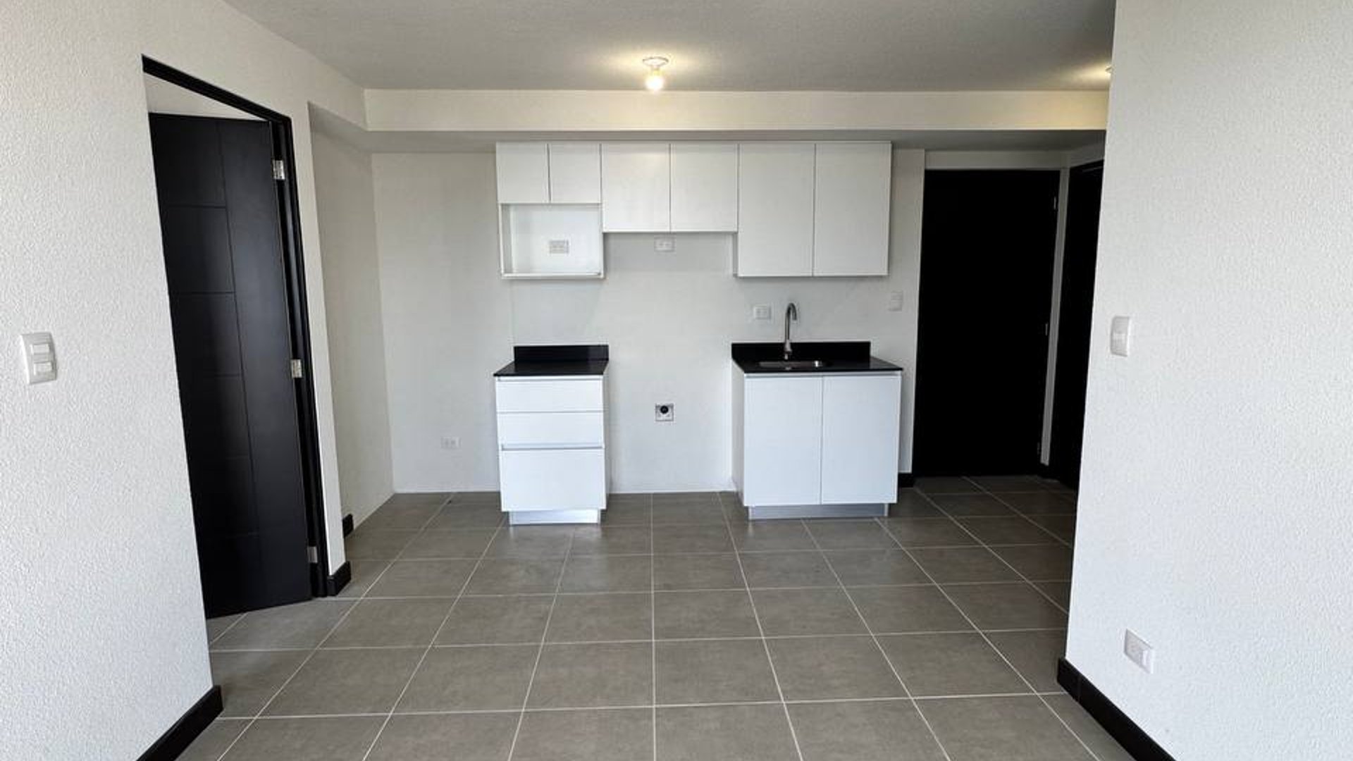 Apartamento en renta en Edificio Esenta zona 12 - Miniatura 3