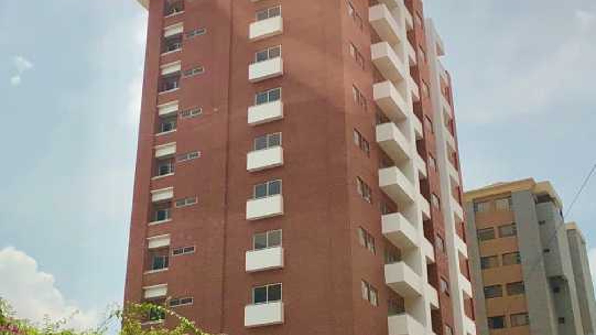Apartamento en zona 10 Alquilo Casalini - Image 1
