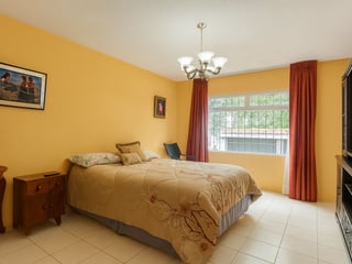 HERMOSA CASA DE LUJO EN VENTA EN SAN BARTOLOMÉ MILPAS ALTAS - Image 29
