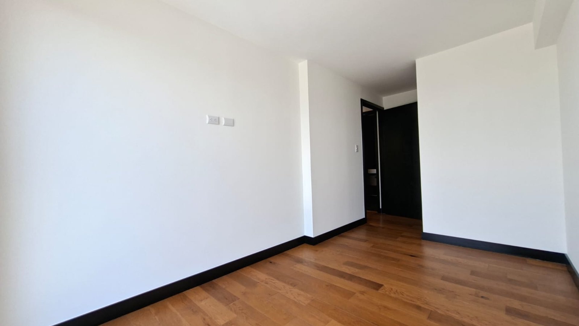Exclusivo Apartamento de 3 Hab en Renta, Zona 11 - Miniatura 2