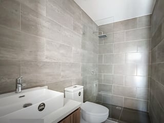 TORRE PRAGA / Apartamento en Venta para inversión, zona 15 - Image 11