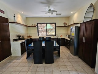 House for Sale in Laguna Quitasombrero, Puerto San José - Spacious with 3 Bedrooms and Pool - Image 2