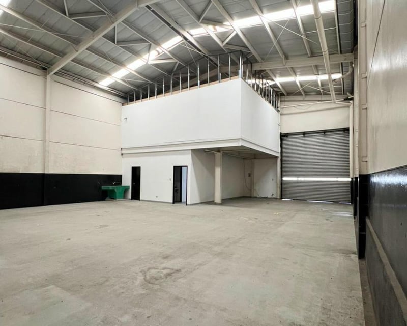 Renta de bodega en Ecoplaza KM 22 CAES - Villa Canales Ref-5966