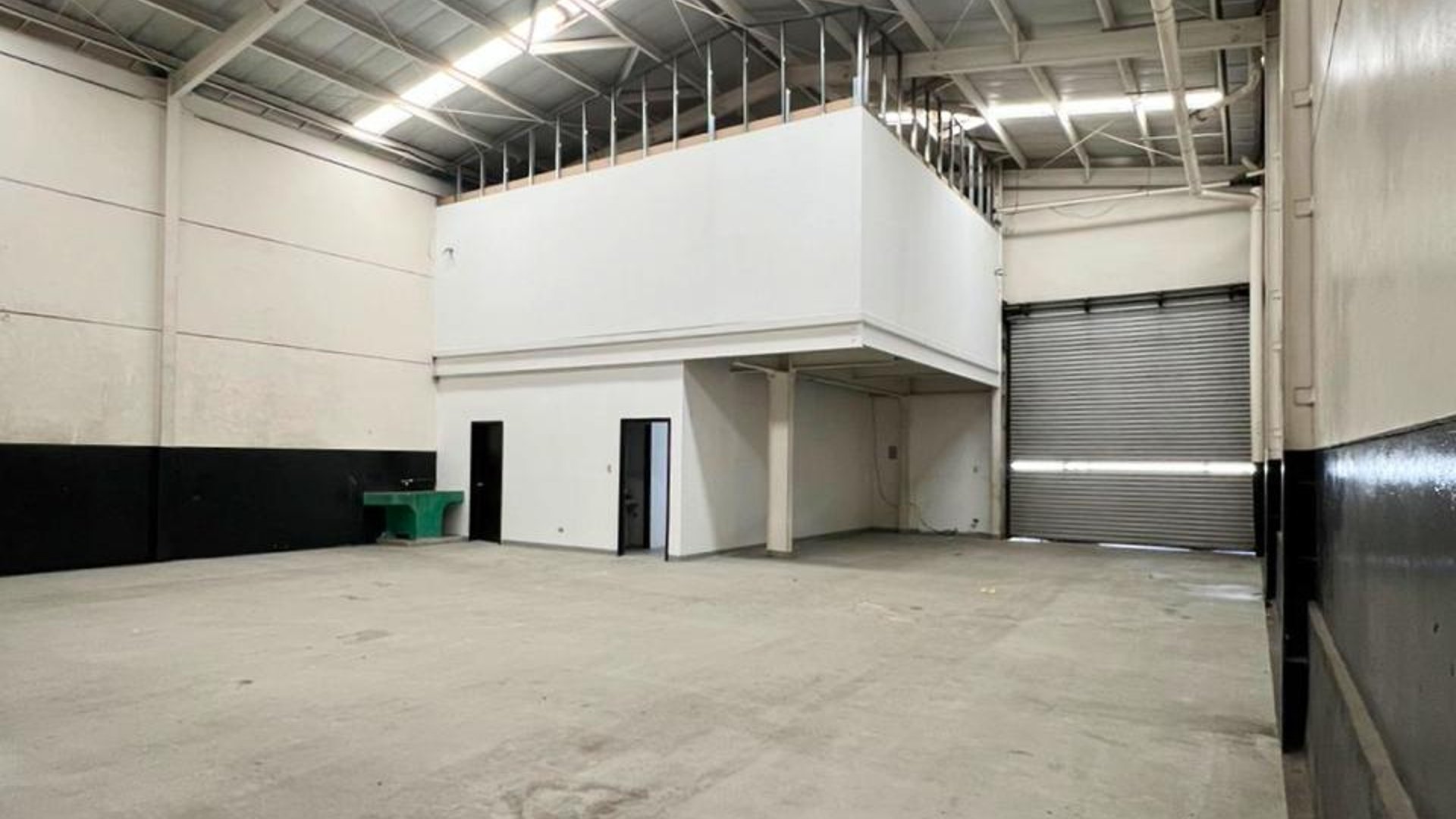 Renta de bodega en Ecoplaza KM 22 CAES - Villa Canales Ref-5966