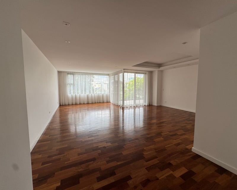 Apartamento amueblado en renta de 3 habitaciones en zona 10 Ref-5493