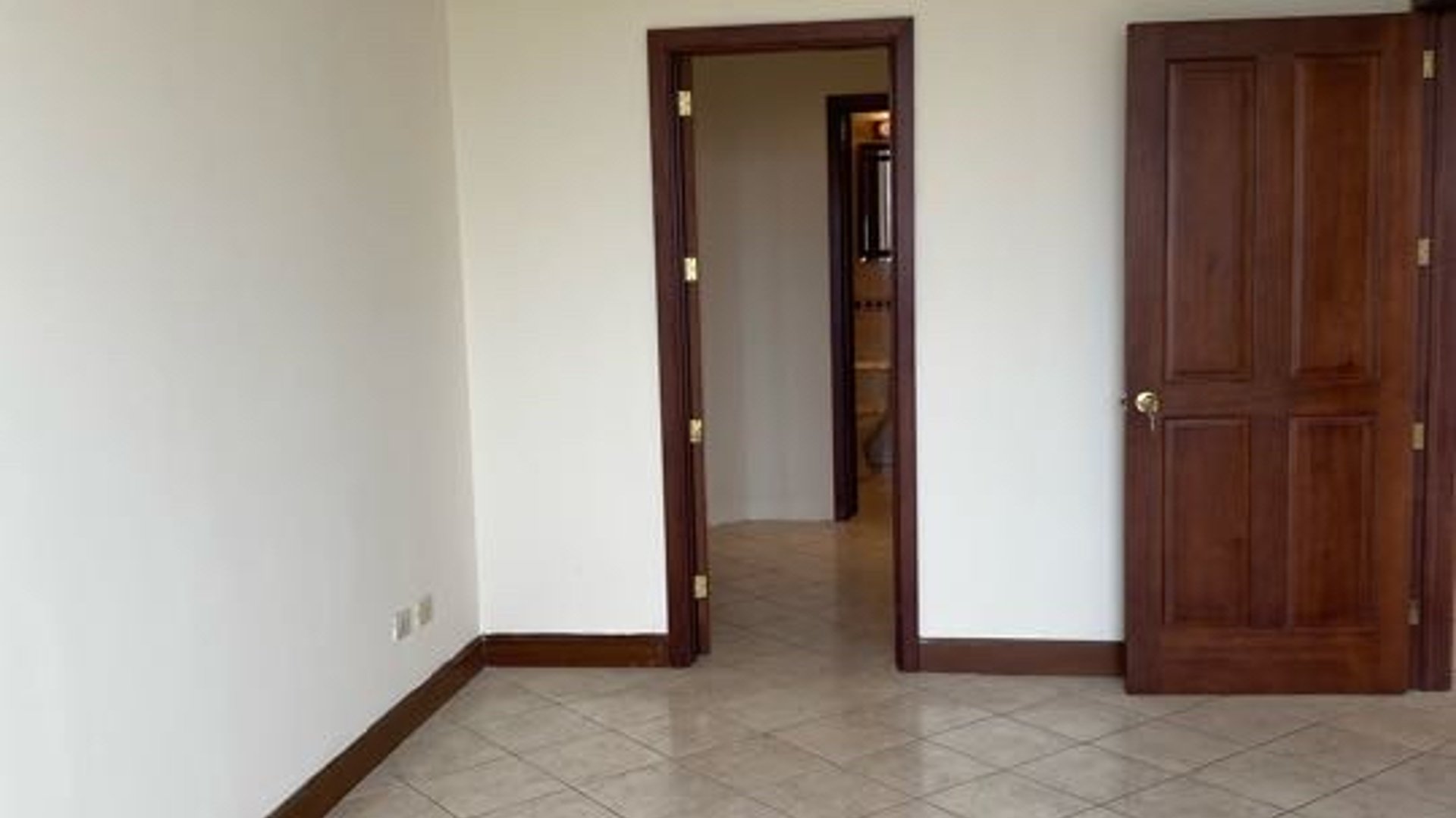 Apartamento en Venta en Edificio Milenia, dentro de Oakland, Zona 10 - Miniatura 3