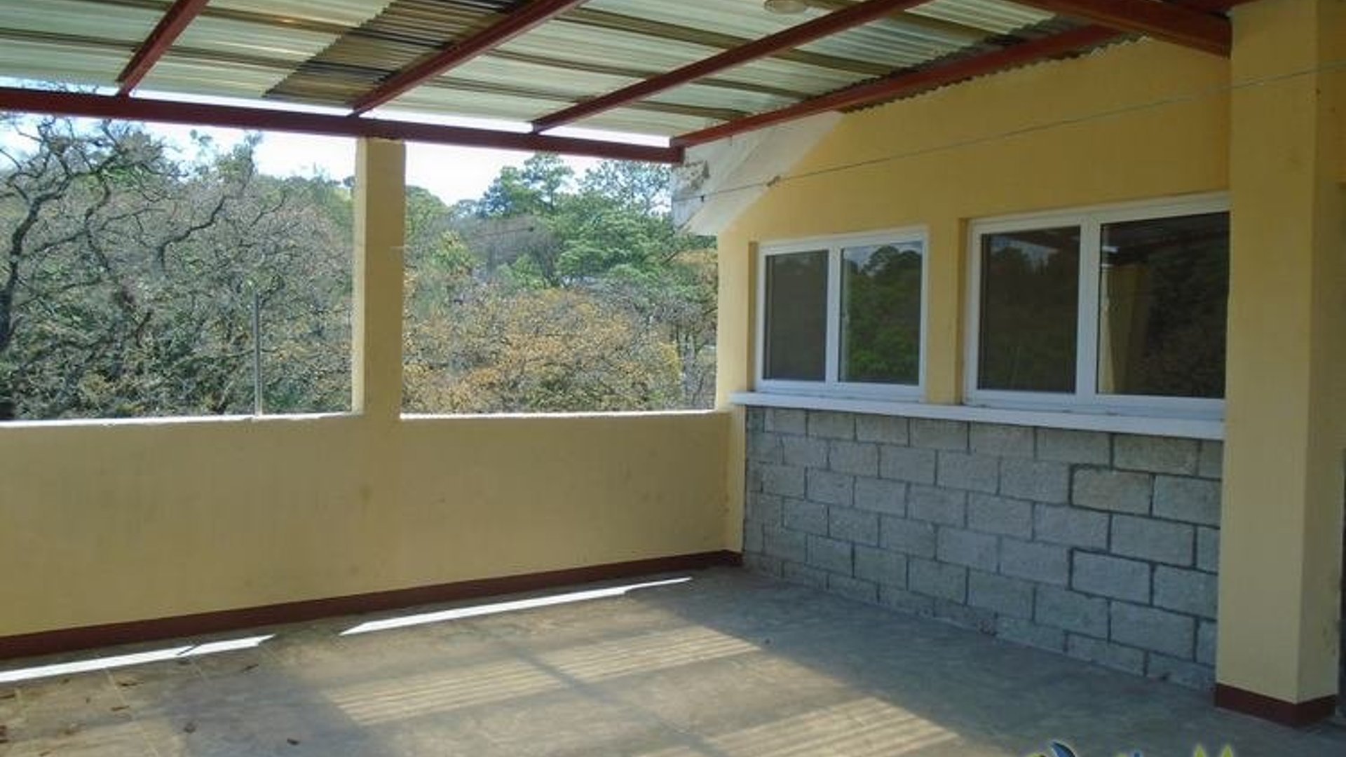 Vendo Casa de 3 niveles en Z6 de Mixco en Residencial - Miniatura 2