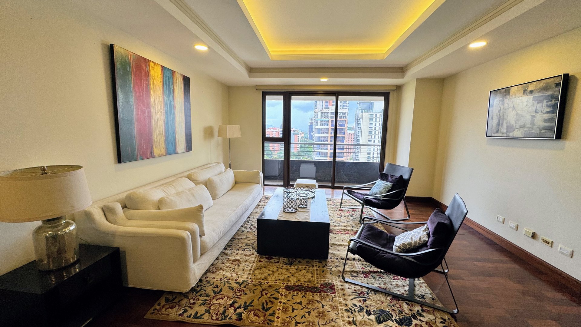 APARTAMENTO AMUEBLADO Y EQUIPADO EN  EDIFICIO SANTA MARIA ZONA 10 - Image 1