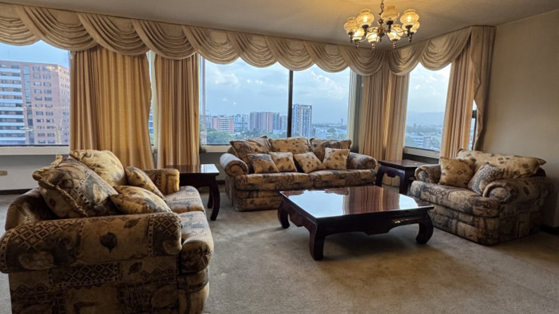 Apartamento en Renta zona 14 Avenida Las Americas
