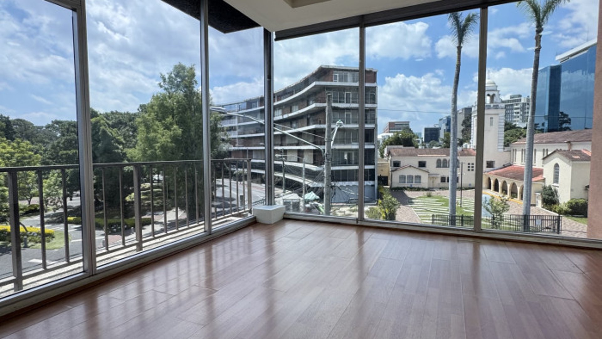 Oficina en Renta Plaza España zona 9 Guatemala