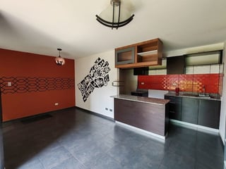 Apartamento en Venta Edificio Mariscal Uno Uno Zona 11 - Image 1