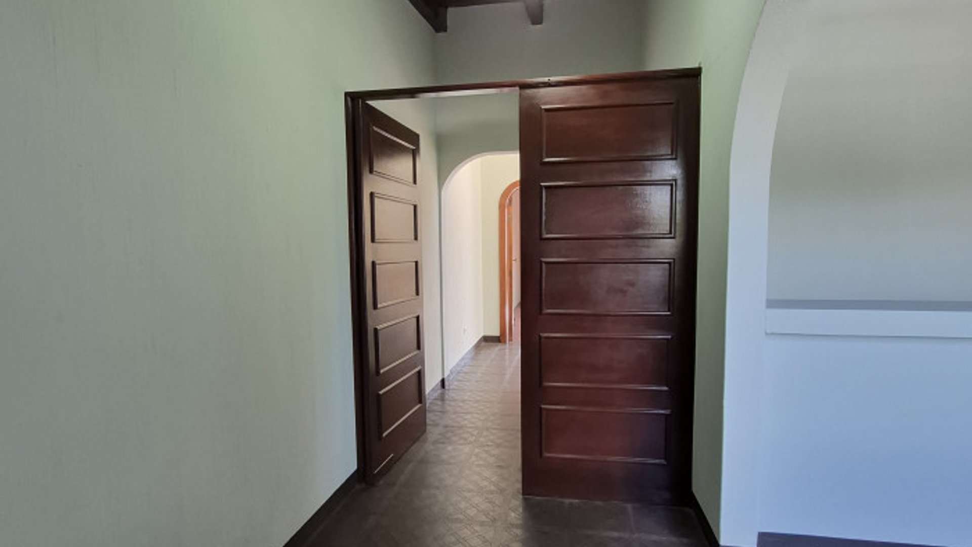 Casa en renta para oficinas zona 15 Vista Hermosa 1 - Miniatura 4