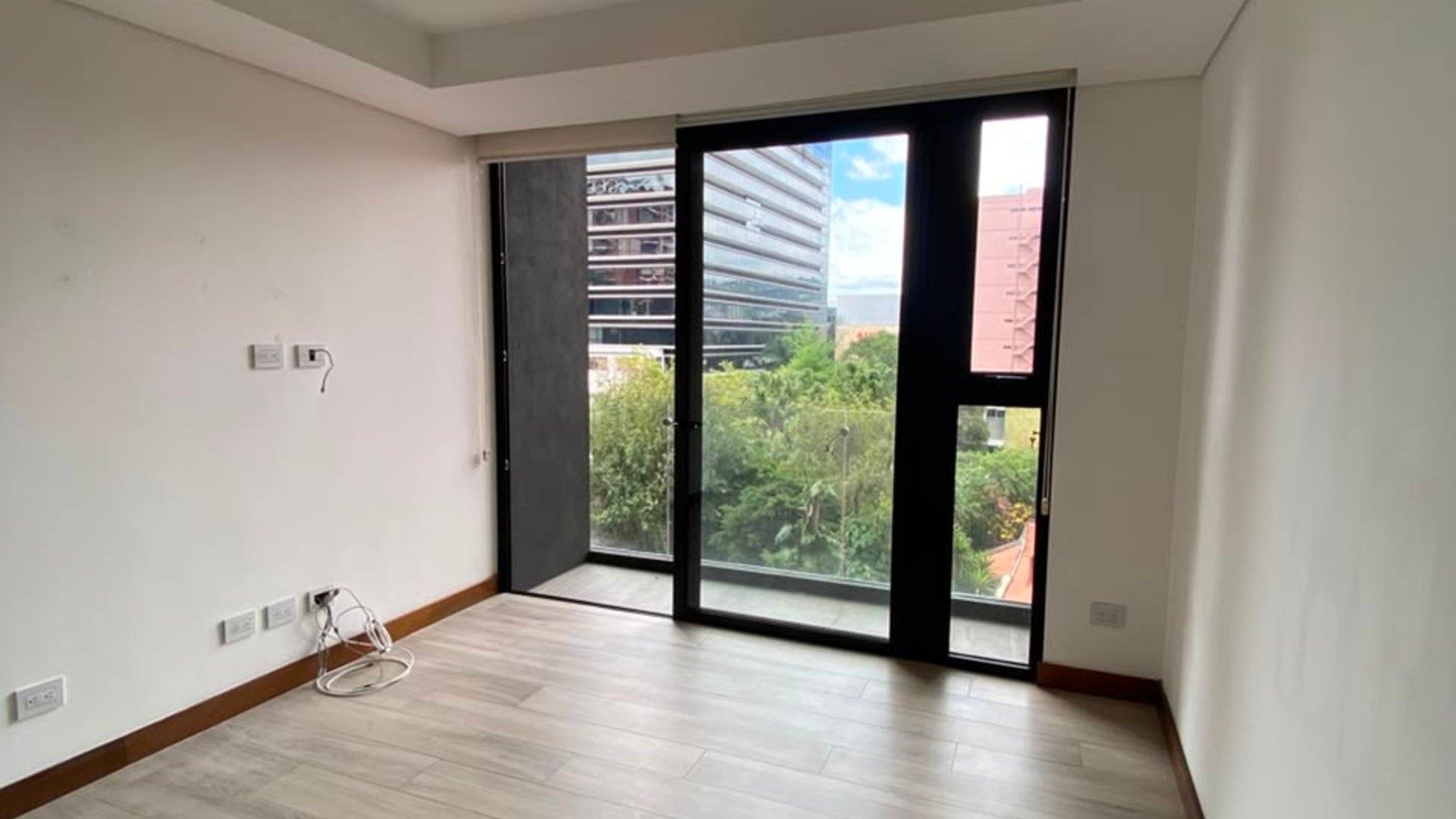 ???? APARTAMENTO EN RENTA – 2 HAB + BALCÓN | RESERVA DIEZ | ZONA 10 - Miniatura 5