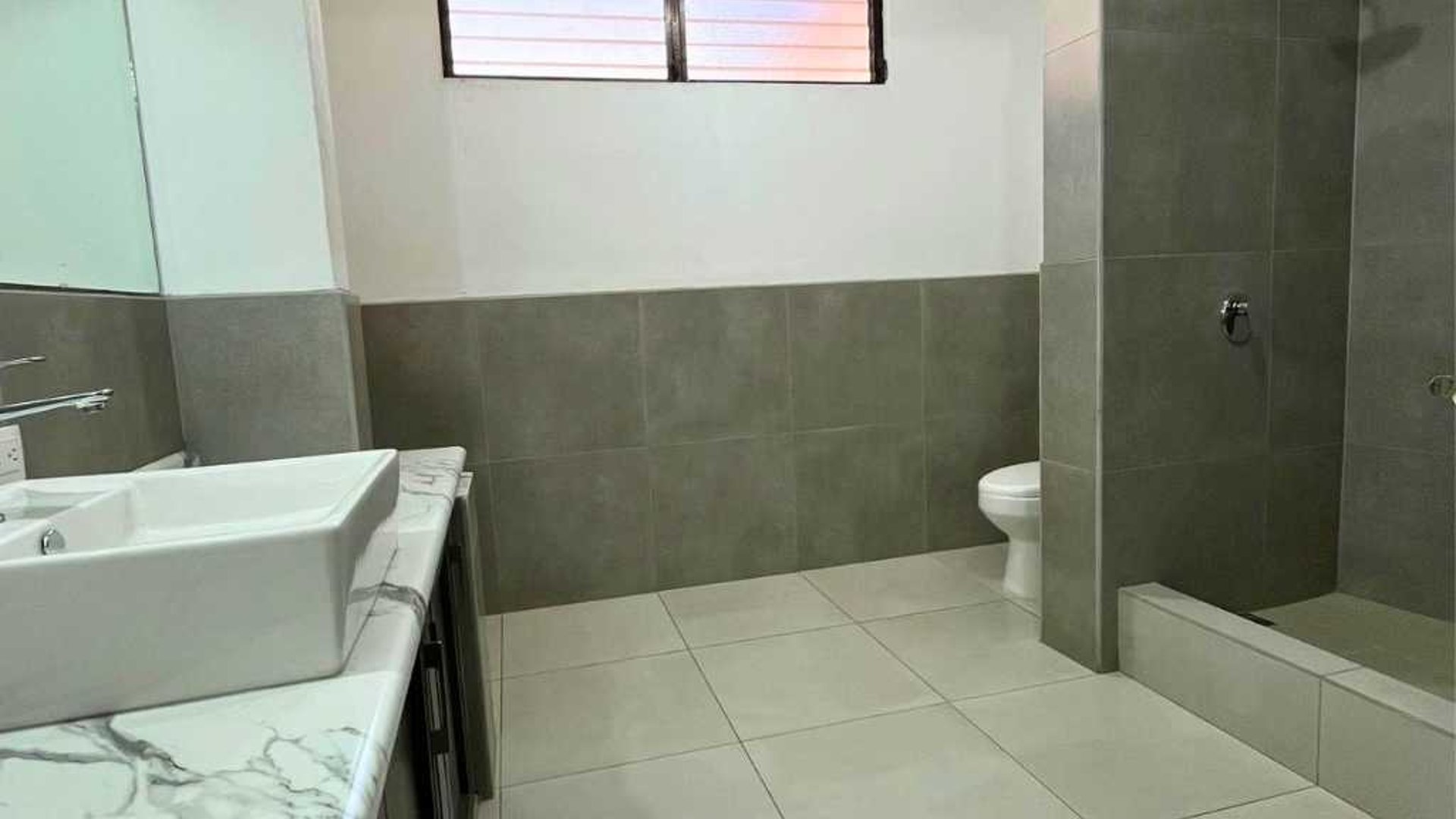 CASA EN RENTA – CONDOMINIO SAN SEBASTIÁN, AVENIDA HINCAPIÉ, ZONA 13 - Miniatura 19