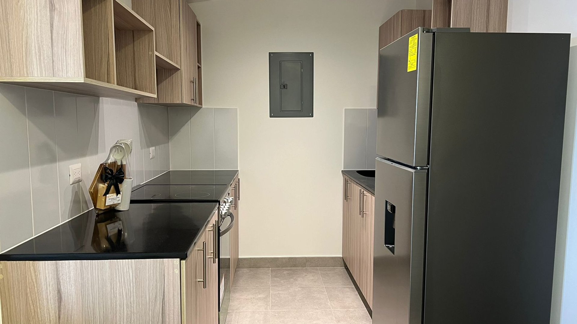APARTAMENTO AMUEBLADO EN RENTA EN FIAMENE ZONA 10 - Miniatura 22