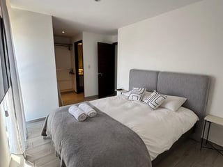 APARTAMENTO AMUEBLADO EN EDIFICIO PARQUE 10 ZONA 10 - 5