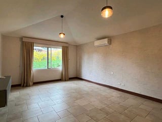 Venta de amplia casa en Km 20 Carr. a Fraijanes, Colinas de Castel (C) - Image 8