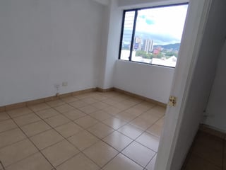 VENTA DE OFICINA EN PLAZA BURÓ | 20 CALLE, ZONA 10 - 3