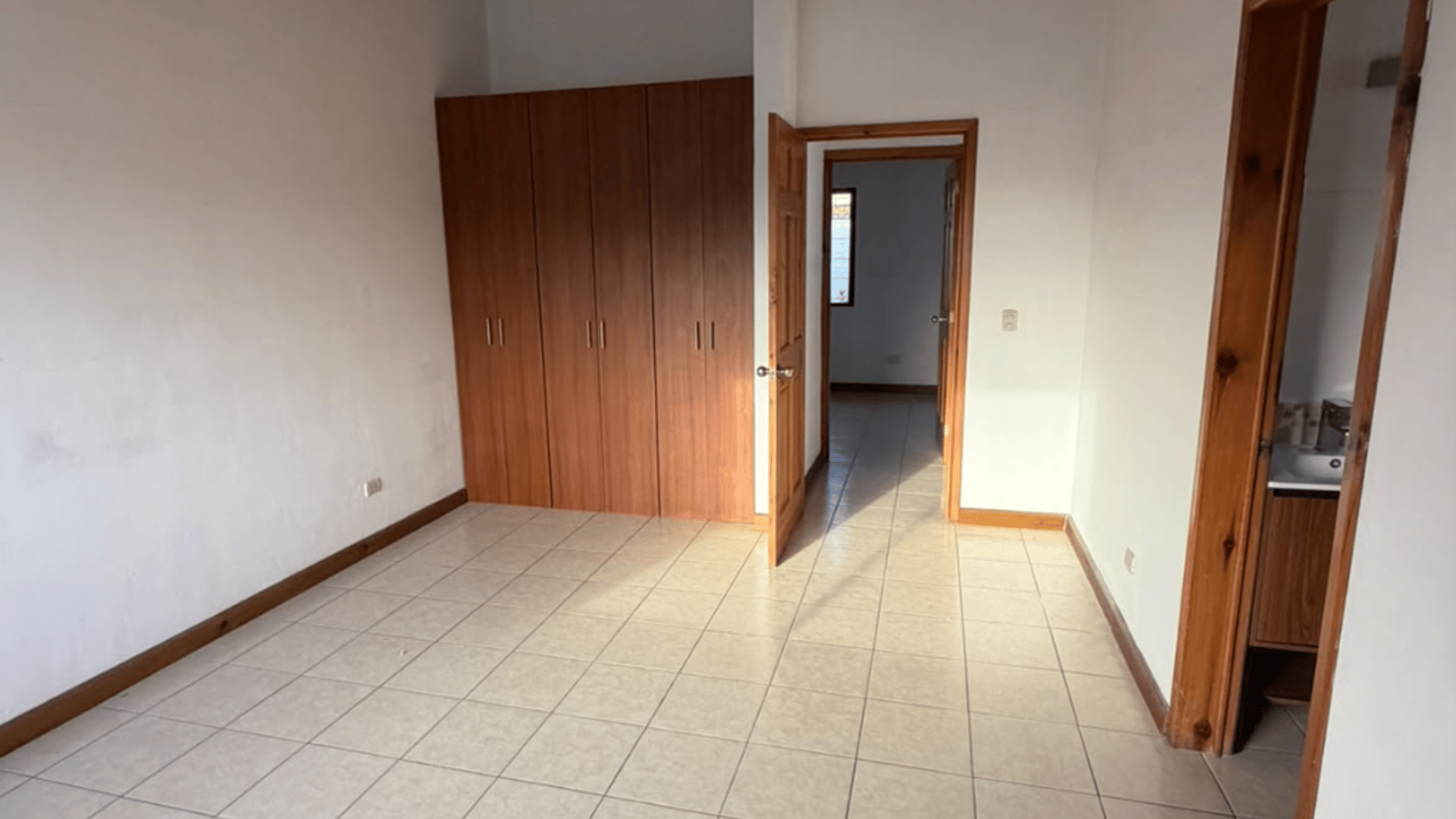 CASA EN RENTA | BOULEVARD ACATÁN CONDOMINIO SAN MATEO , ZONA 16 - Miniatura 5